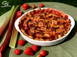 1/6 pie (99 g) Strawberry Rhubarb Pie