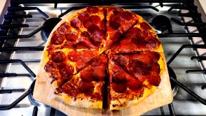 1/9 pizza (100 g) Pepperoni Pizza