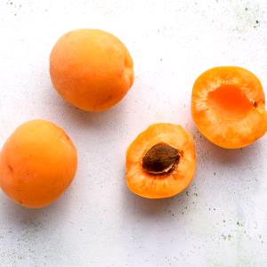 1 Apricot, Whole Cooked Dried Apricot with Sugar