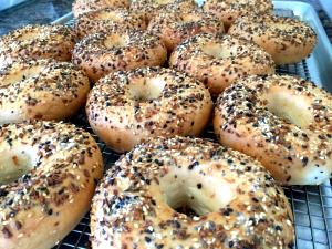 1 bagel (104 g) Everything Bagel (104g)