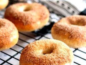 1 bagel (108 g) Cinnamon Sugar Bagel Chicago Style