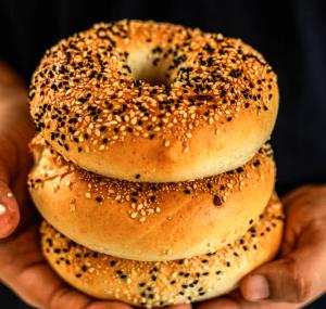 1 bagel (110 g) Herb Cheese Bagel