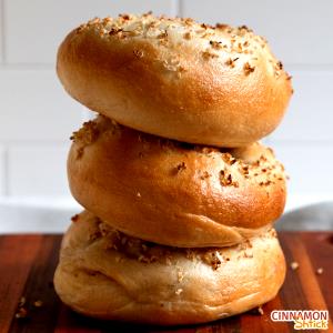 1 bagel (122 g) Onion Bagel