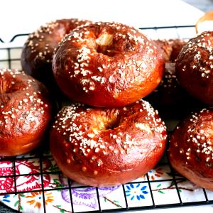 1 bagel (123 g) Pretzel Bagel