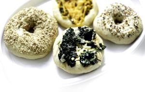 1 bagel (134 g) Spinach Florentine Bagel