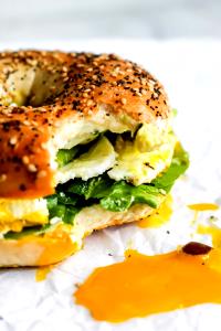 1 bagel (142 g) Egg Bagel with Cream Cheese
