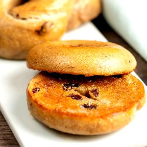 1 Bagel (4" Dia) Toasted Cinnamon Raisin Bagels