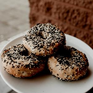 1 bagel (5.5 oz) Sesame Bagel
