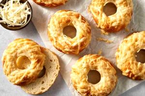 1 bagel (85 g) Asiago Cheese Bagel