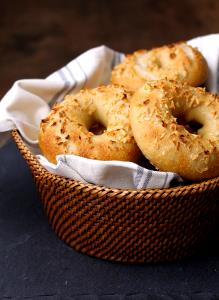 1 Bagel Hearty Grains & Onion Bagel