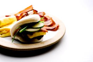 1 bao Egg, Bacon & Cheddar Bao