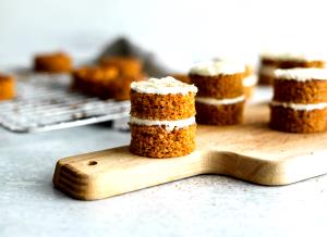 1 bar (22 g) Mini Carrot Cake
