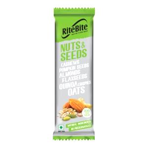 1 bar (35 g) Fig, Nut & Honey Greek Yogurt Granola Bar