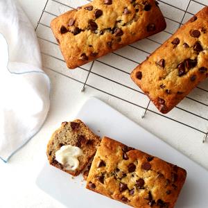 1 bar (40 g) Banana Chocolate Chip Mini Loafs