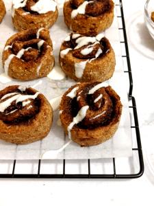 1 bar (65 g) Frozen Greek Yogurt - Cinnamon Bun