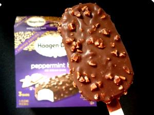 1 bar (84 g) Peppermint Bark Ice Cream Bar