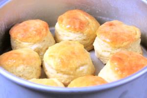 1 Biscuit (3" Dia) Baking Powder or Buttermilk Biscuit (from Mix)