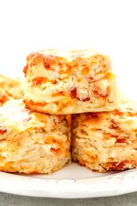 1 biscuit (95 g) Bacon Biscuit