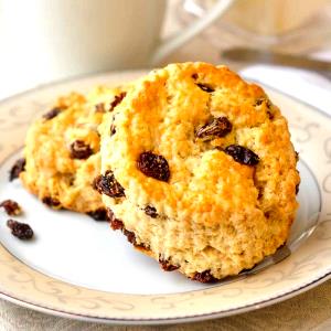 1 biscuit Raisin Tea Biscuit