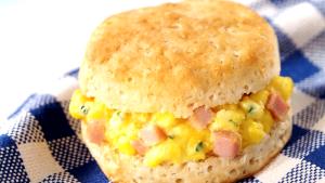 1 biscuit Toaster Biscuit with Egg and Ham