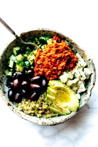 1 bowl (241 g) Kale and Kalamata Bowl