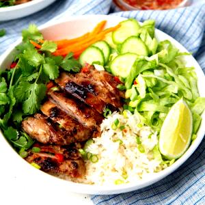 1 bowl (241 g) Lemongrass Chicken