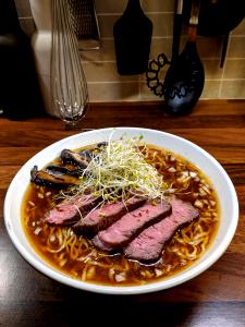 1 bowl (255 g) Beef Shoyu Ramen