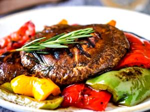 1 bowl (283 g) Steak with Portobello Mushroom