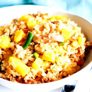 1 bowl (284 g) Chicken Pineapple Fried Rice Bowl