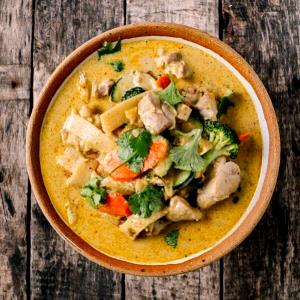 1 bowl (297 g) Green Curry Chicken