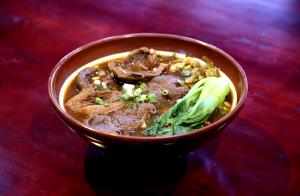 1 bowl (300 g) Shanghai Beef Noodle Bowl
