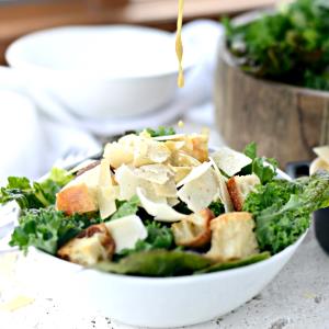 1 bowl (319 g) Kale Caesar
