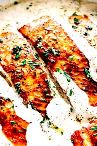 1 bowl (340 g) Grilled Salmon with Lemon Garlic Cream Sauce