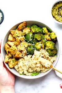 1 bowl (395 g) Chicken Pesto Parm Warm Bowl