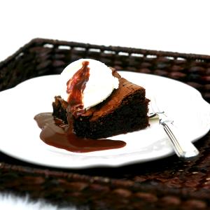 1 bowl (58 g) Hot Chocolate Brownie with Fudge Sauce