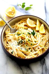 1 bowl (79 g) Creamy Garlic Parmesan Pasta