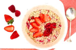 1 bowl Muesli with Strawberries