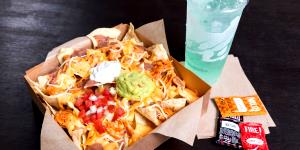 1 box (443.7 g) Grande Nachos Box - Shredded Chicken