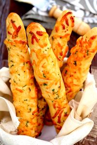 1 breadsick round (125 g) Cheesy Garlic Breadsticks