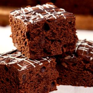 1 brownie (178 g) Petite Triple Chocolate Brownie