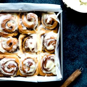 1 bun (113 g) Glazed Cinnamon Bun