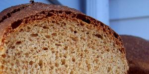 1 bun (74 g) Extra Large Crushed Wheat Sandwich Rolls