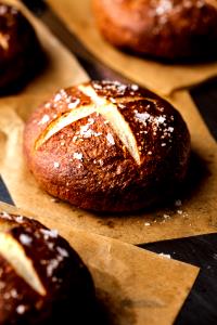 1 bun (77 g) Pretzel Buns