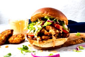 1 burger (106 g) Chicken Burger Uncured Bacon & Cheddar