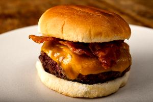 1 burger (125 g) Bacon Cheddar Burger