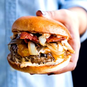 1 burger (149 g) Turkey Bacon & Cheddar Turkey Burger