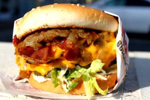 1 burger (305 g) BBQ Bacon Charburger