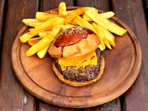1 burger (555.7 g) Sassy Pepper Jack Burger