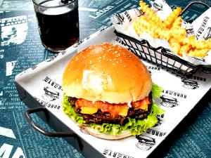 1 burger (791 g) Breakfast Burger