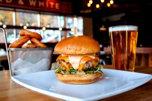 1 burger (8 oz) Sweet & Tangy BBQ Bacon Burger